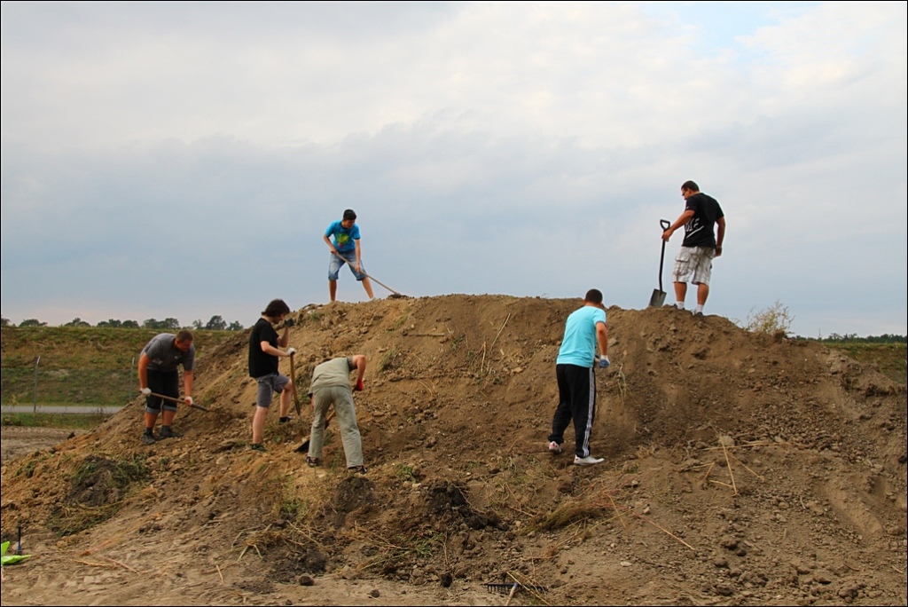 Spotterzy mają już swoją górkę przy lotnisku Lublin112.pl