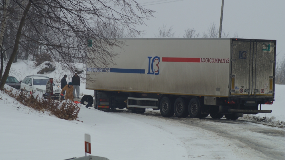 Zima nie odpuszcza: Paraliż komunikacyjny na drogach Zamojszczyzny