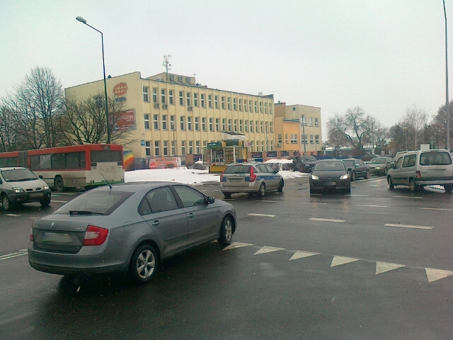 Ul. Związkowa: Zderzenie autobusu z osobówką. Ranne dziecko