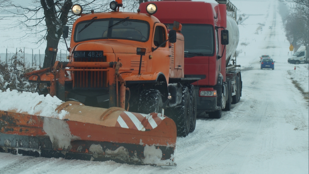 Zima nie odpuszcza: Paraliż komunikacyjny na drogach Zamojszczyzny