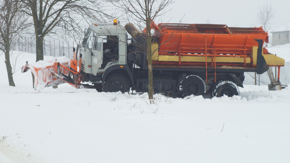 Zima nie odpuszcza: Paraliż komunikacyjny na drogach Zamojszczyzny