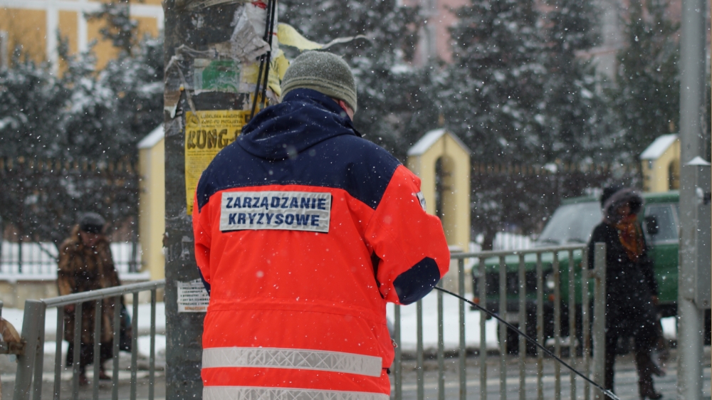 Al. Racławickie: Drzewo runęło na chodnik (fotogaleria)