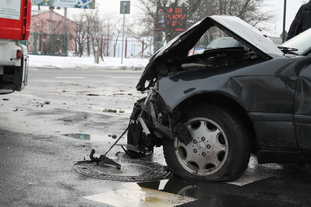 Ul. Związkowa: Dwie osoby ranne w zderzeniu dwóch aut