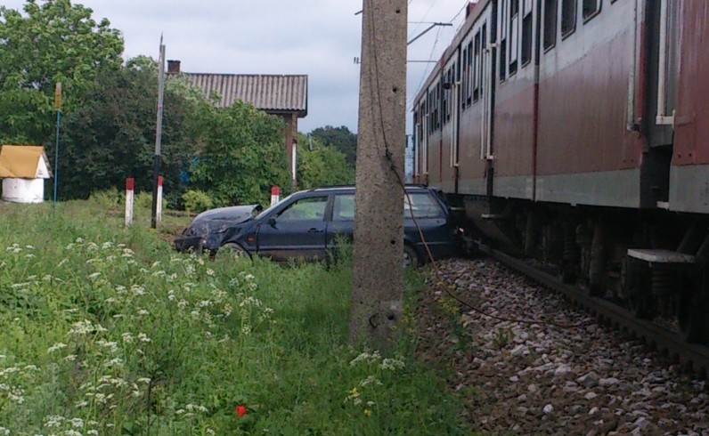 Trawniki – Rejowiec: Auto osobowe zderzyło się z pociągiem