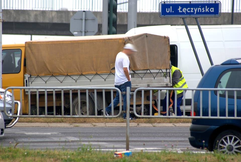 Ul. Łęczyńska: Bus potrącił mężczyznę pracującego przy sygnalizacji świetlnej