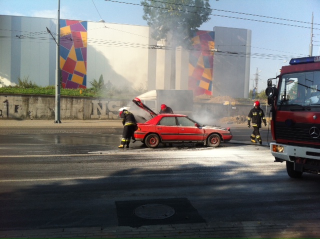Droga Męczenników Majdanka: Pożar auta