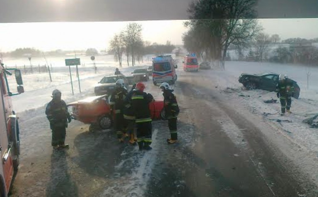 Załucze: Czołowe zderzenie bmw i hyundaia na krajowej 19