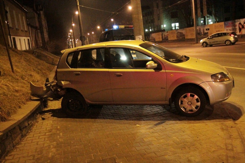 Droga Męczenników Majdanka: Zderzenie dwóch aut. Jedna osoba trafiła do szpitala