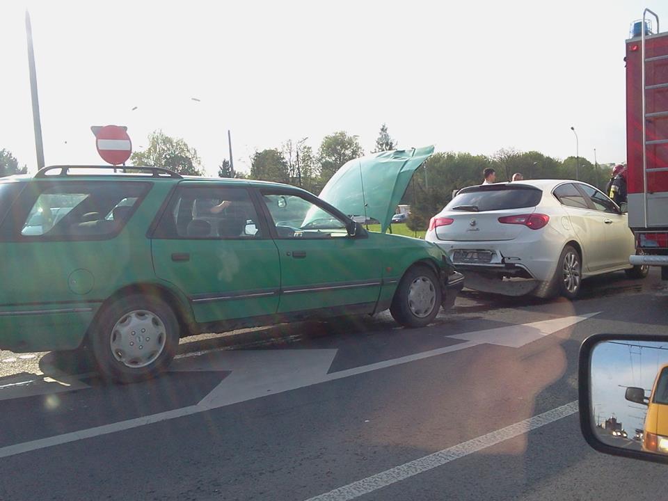 Ul. Diamentowa: Po pijanemu spowodował wypadek. Jedna osoba została ranna