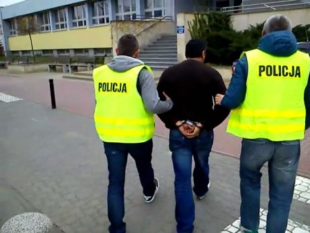 Policjanci zatrzymali trzech Bułgarów. Odpowiedzą za handel ludźmi i zmuszanie do nierządu