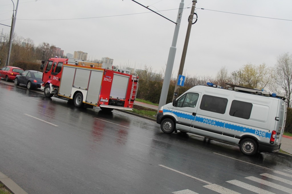 Ul. Krochmalna: Zderzenie dwóch aut. Jedna osoba ranna