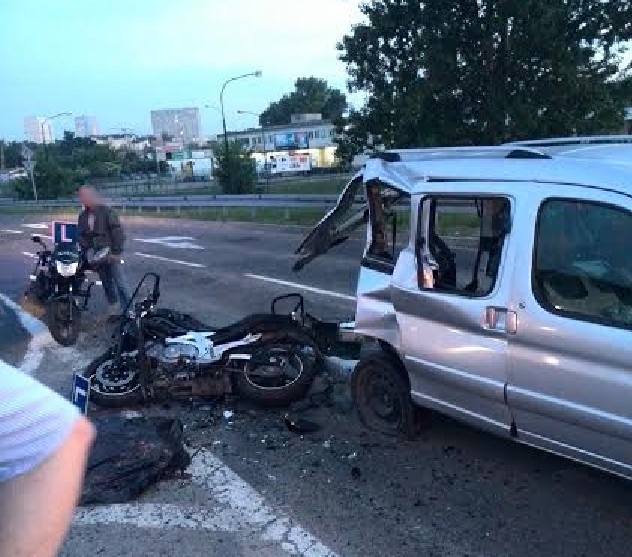 Ul. Hutnicza: W zderzeniu motocykla z osobówką zginął kursant nauki jazdy