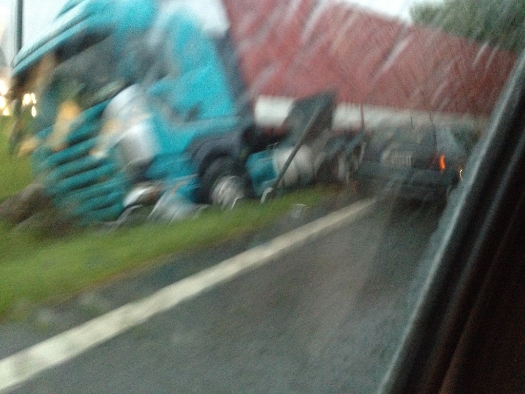 Stasin: Ciężarówka wjechała do rowu