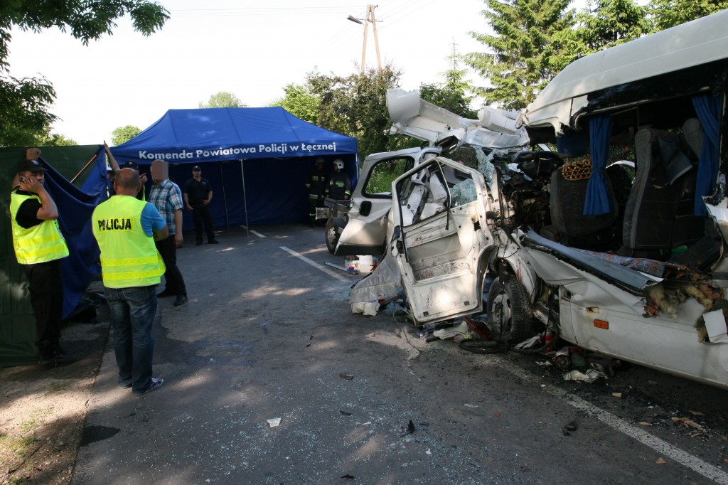 PILNE: W zderzeniu dwóch busów zginęły 4 osoby, 18 jest rannych