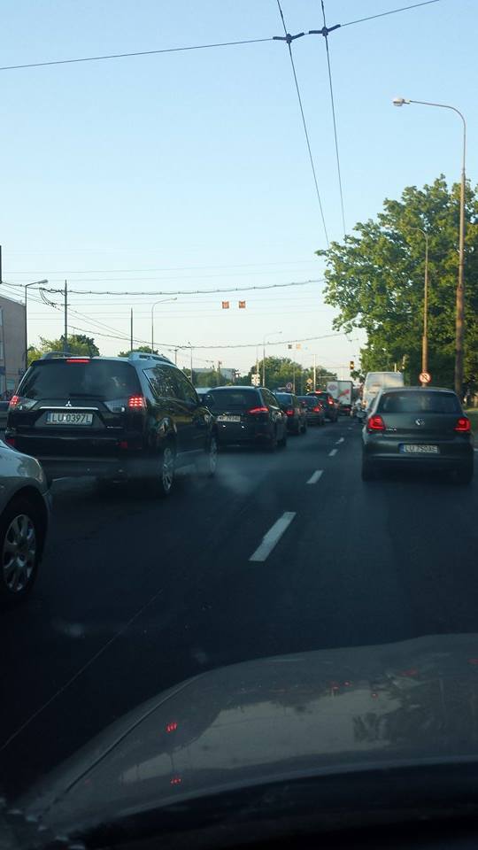 Al. Kraśnicka: Zderzenie bmw z jeepem. Dwie osoby ranne