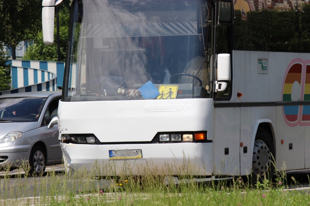 Wiadukt Poniatowskiego: Zderzenie autobusu wiozącego dzieci z audi