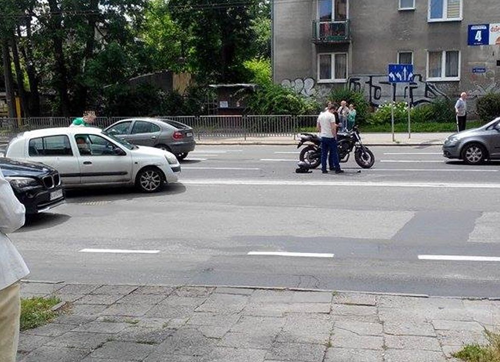 Lublin: Zderzenie motocykla z samochodem osobowym.  Motocyklista trafił do szpitala  AKTUALIZACJA