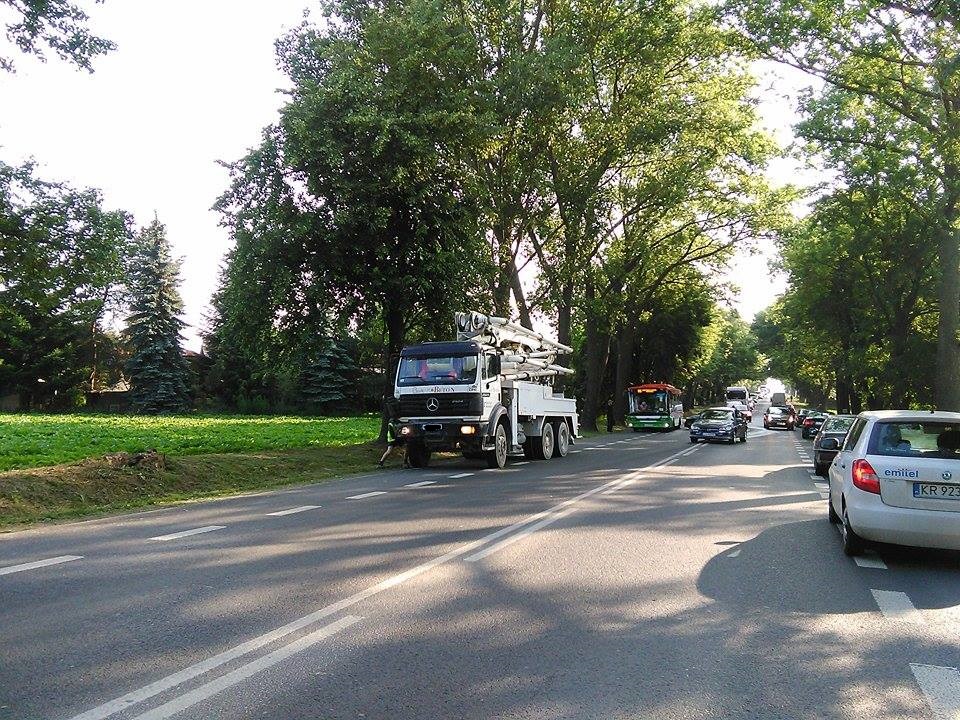 Al. Kraśnicka: Zderzenie trzech pojazdów, w tym autobusu. Ogromne korki na trasie Lublin – Kraśnik
