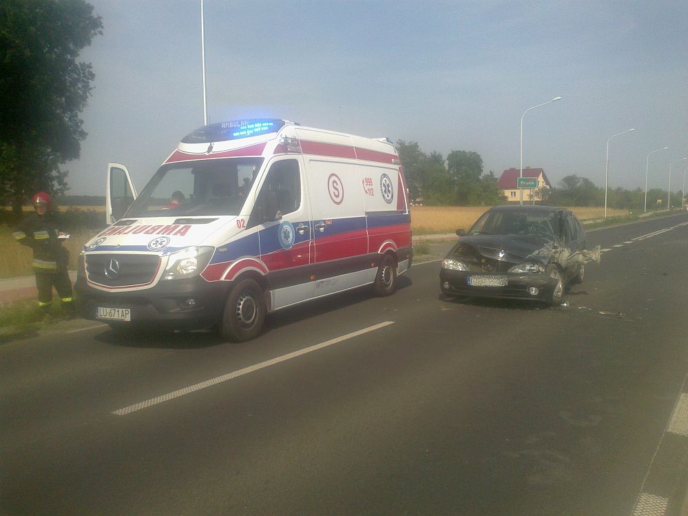 Nie mógł trafić na swój pas, zderzył się z ciężarówką. Był pijany