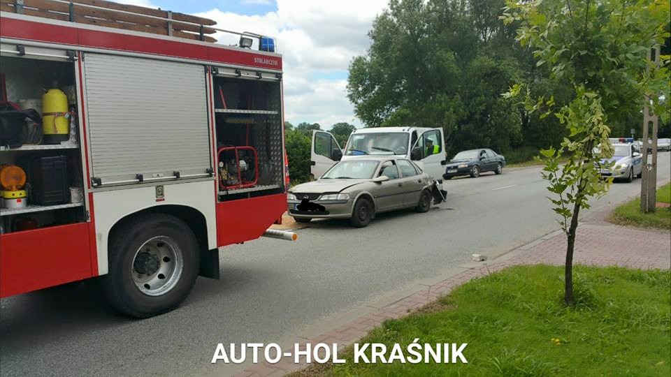 Zderzenie dwóch aut w Kraśniku. Utrudnienia na krajowej 19