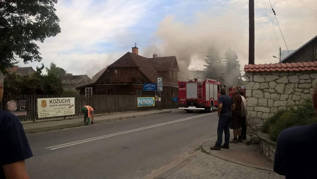 Kazimierz Dolny: Kilka zastępów straży gasiło pożar domu