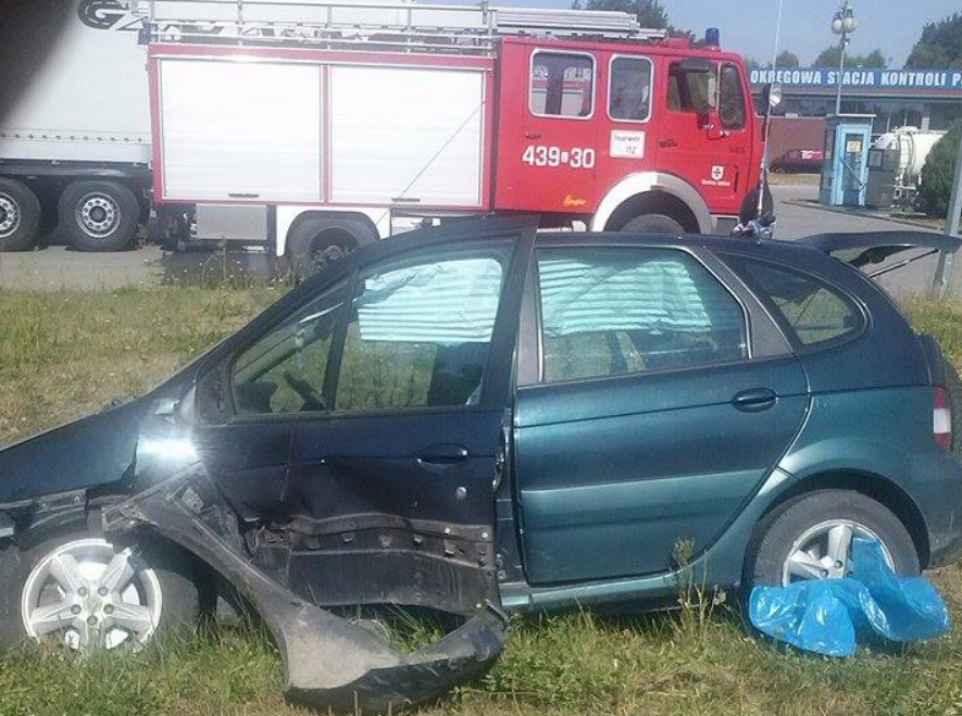 Wólka Orłowska: Ciągnik rozpadł się na dwie części po zderzeniu z osobówką