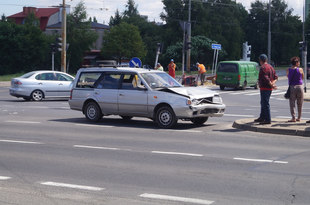 Al. Kraśnicka: Zderzenie motocykla z polonezem. Jedna osoba w szpitalu