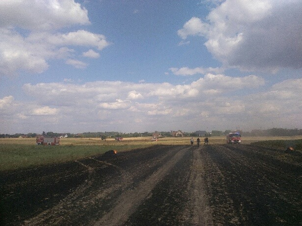 Pożary na polach: W Rossoszu spłonęła prasa rolująca, w Kozicach Górnych płonie zboże