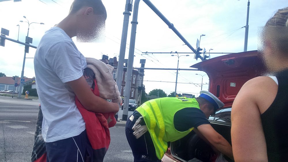 Ul. Kunickiego: Zderzenie fiata z audi. Nastoletni kierowca uciekł