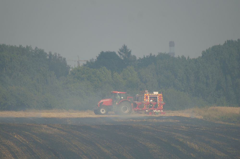 Uderzył w znaki drogowe. Nie zdołał ominąć wysepki, był pijany