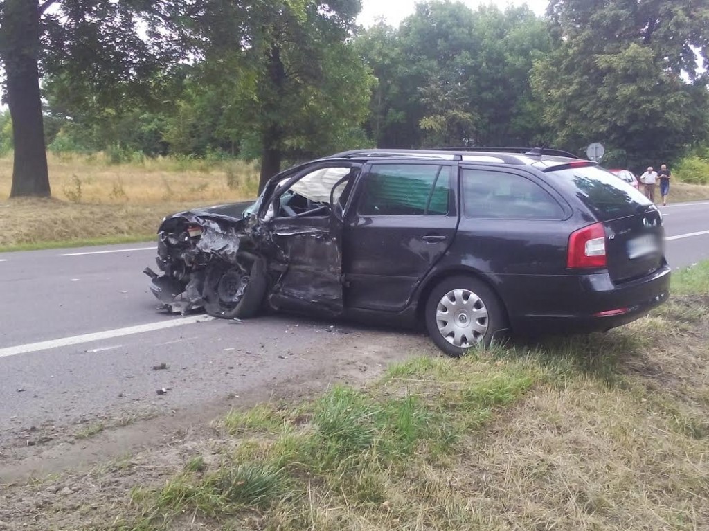 Boniewo: Ciężko ranne osoby po zderzeniu czterech aut na krajowej 17