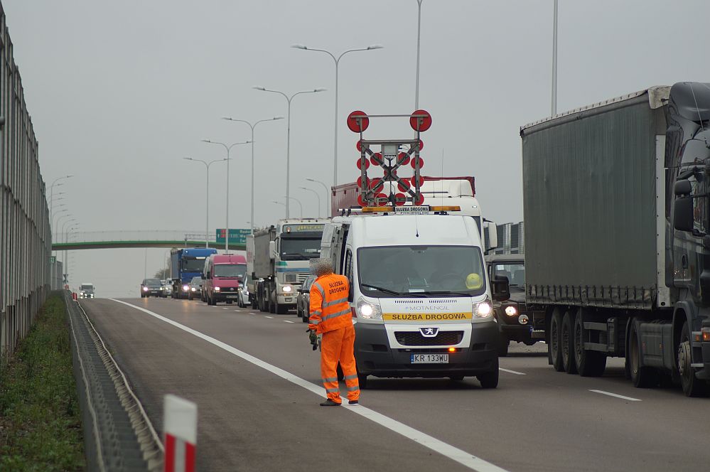 Świdnik: Zderzenie ciężarówki z osobówką na ekspresówce