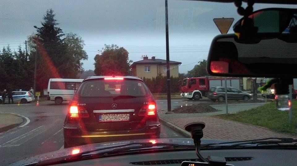 Świdnik: Zderzenie samochodu dostawczego z autobusem