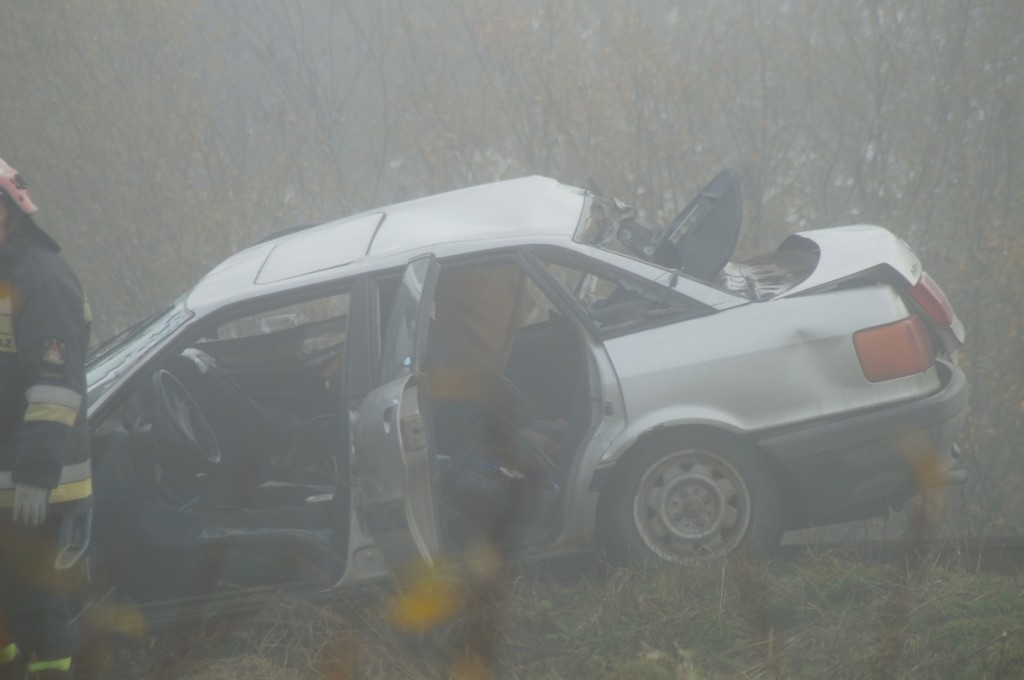 Berejów: Tragedia na przejeździe kolejowym. Jedna osoba nie żyje po zderzeniu auta z szynobusem
