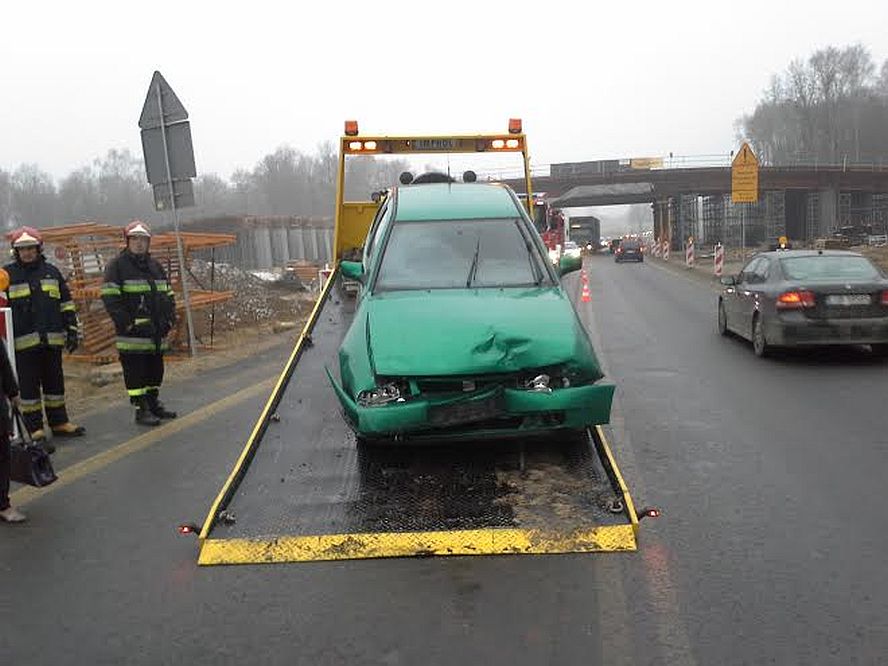 Konopnica: Zderzenie seata z peugeotem. Spore utrudnienia w ruchu (zdjecia, wideo)