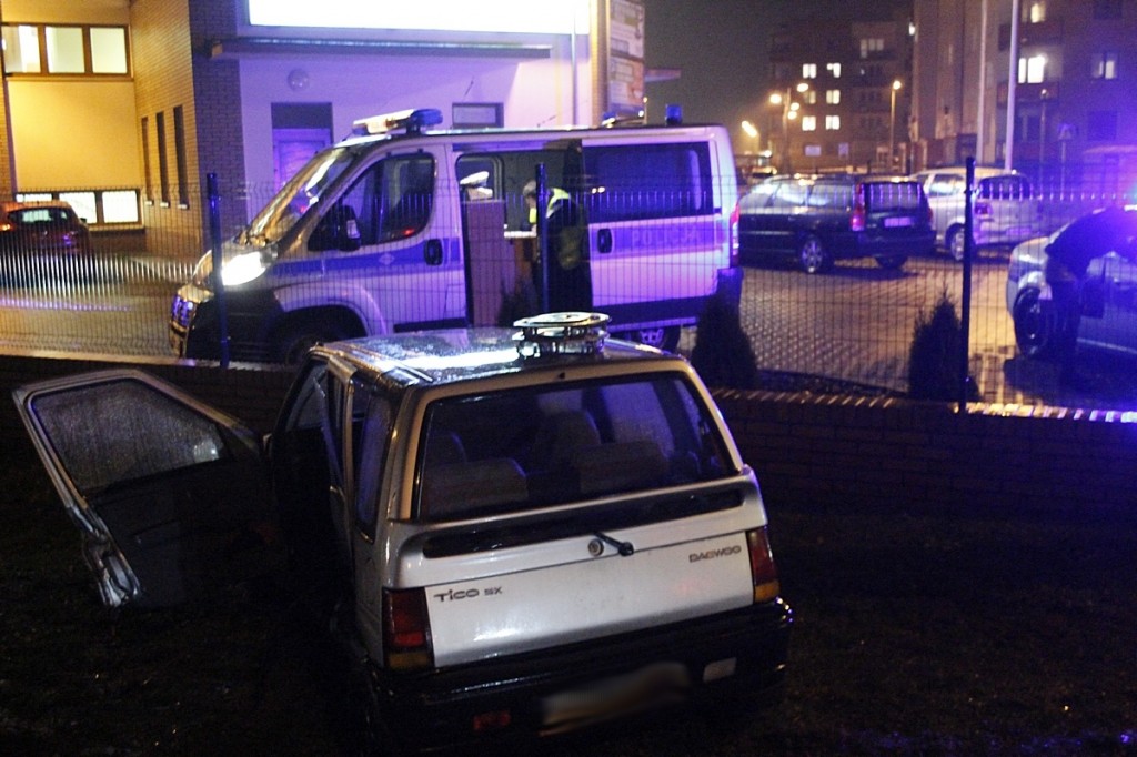 Ul. Nałkowskich: Dwie osoby trafiły do szpitala po zderzeniu dwóch aut