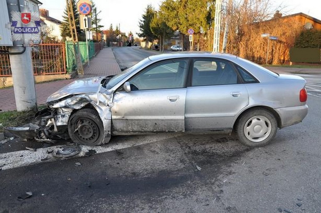 Radzyń Podlaski: Dwie osoby w szpitalu po zderzeniu dwóch aut na skrzyżowaniu
