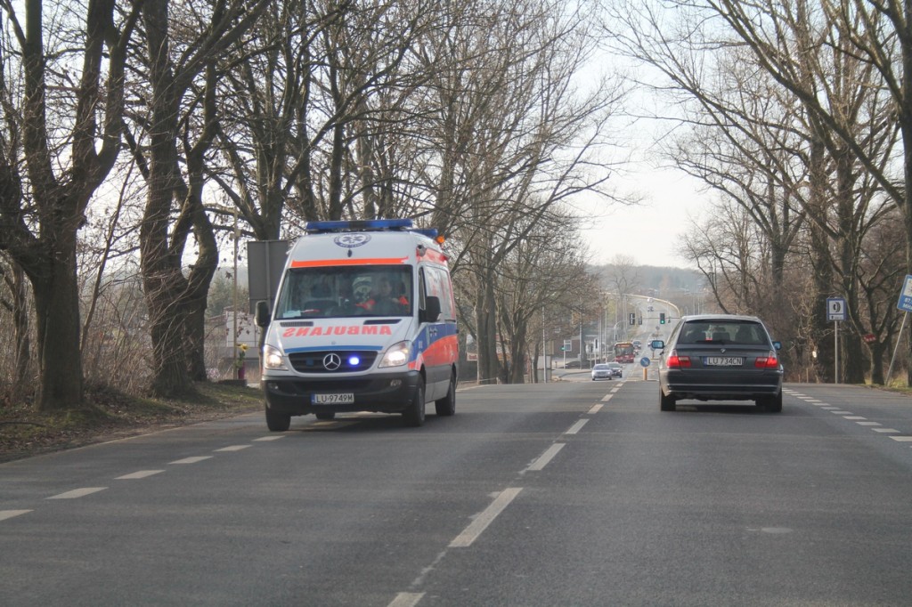 Stasin: Jedna osoba trafiła do szpitala po zderzeniu opla z volkswagenem