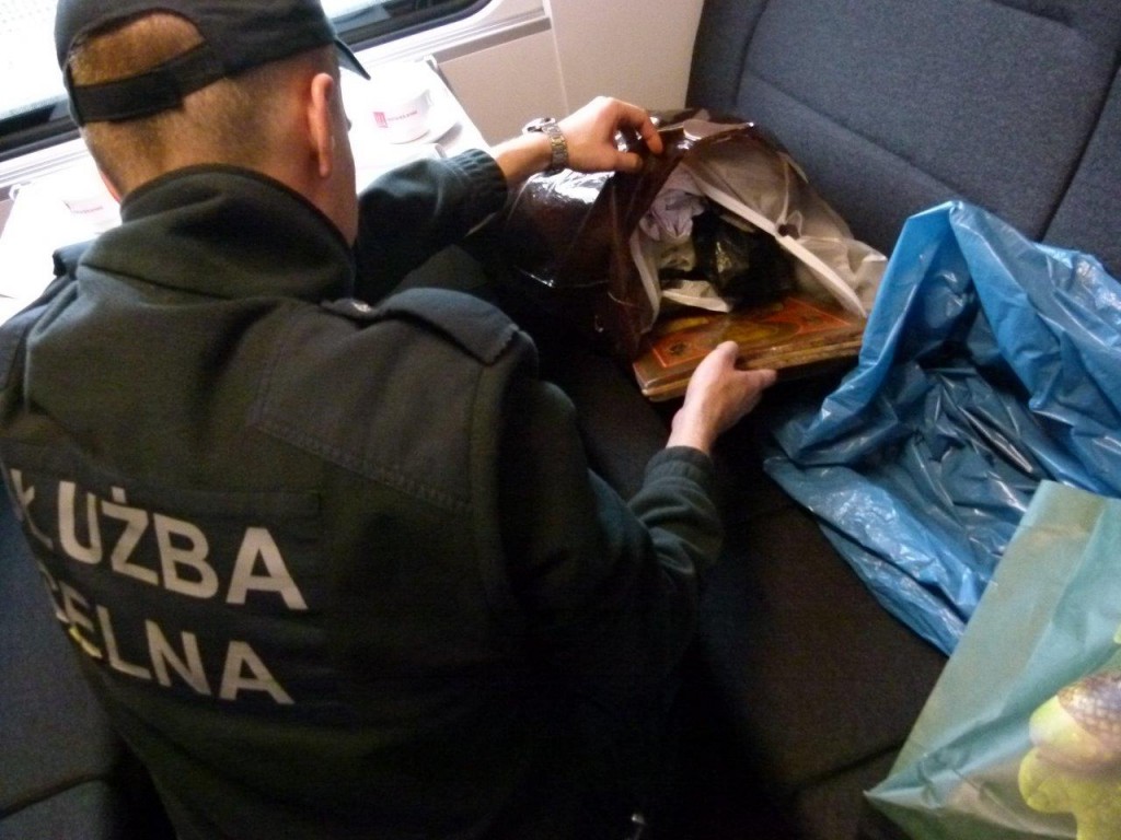 Terespol: 77-letnia Rosjanka ukryła w bagażu zabytkowe ikony