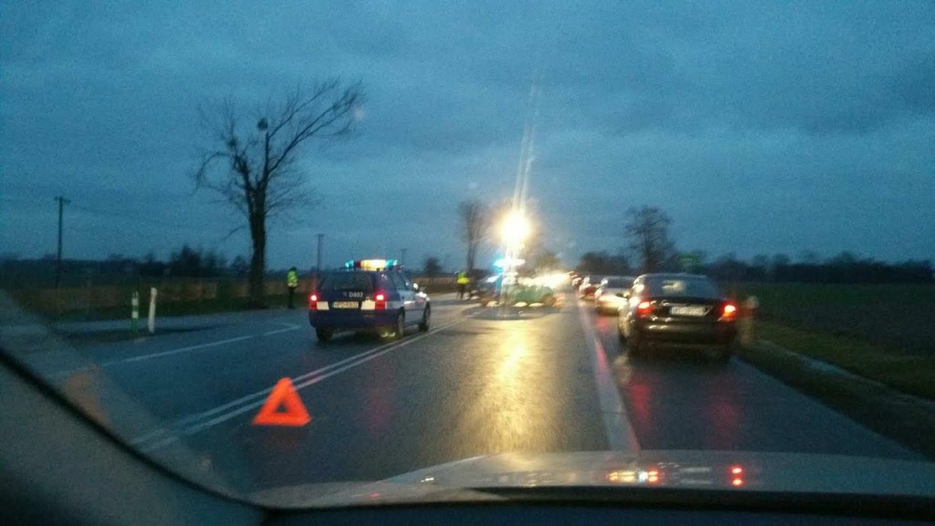 Wypadek na trasie do Warszawy. Zderzyły się dwa samochody osobowe