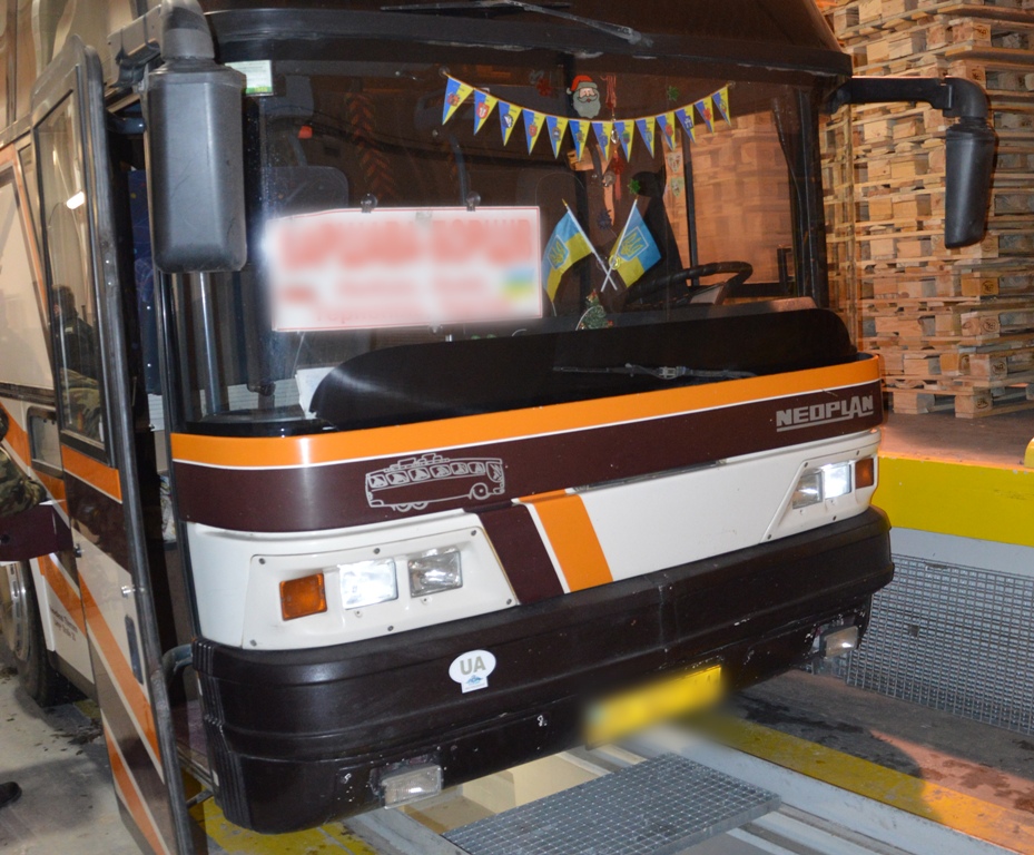 Hrebenne: Stracili papierosy o wartości 330 tys. złotych i autobus