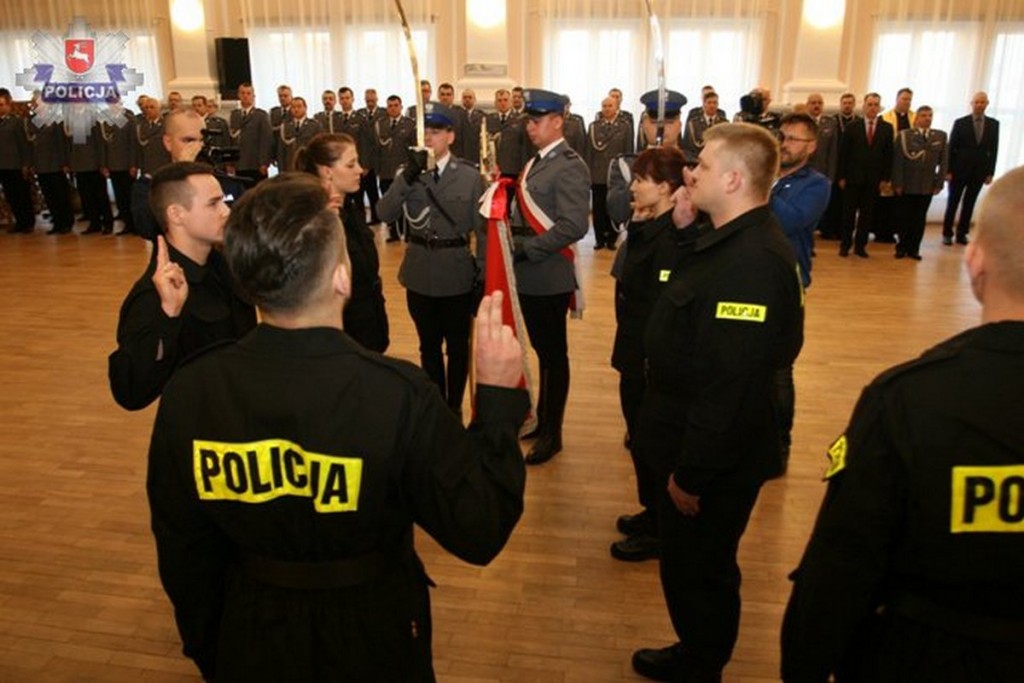 Lublin: 30 nowych funkcjonariuszy w lubelskim garnizonie Policji. 15 policjantów otrzymało wyróżnienia