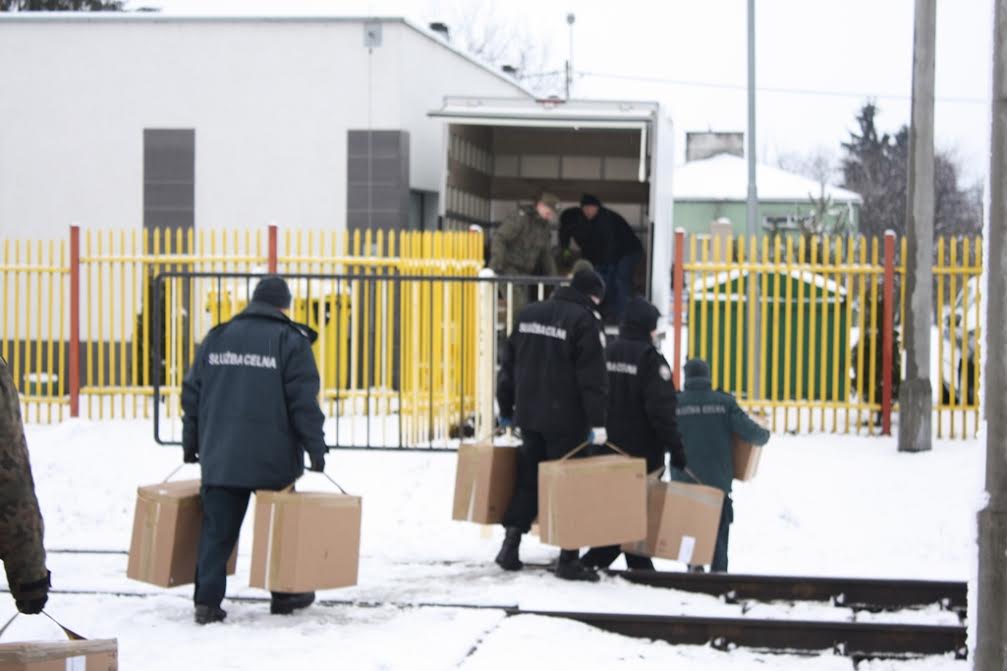 Terespol: Nielegalne papierosy o wartości niemal 800 tys. złotych w kontenerze