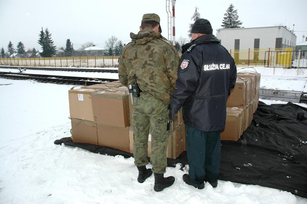 Terespol: Nielegalne papierosy o wartości niemal 800 tys. złotych w kontenerze