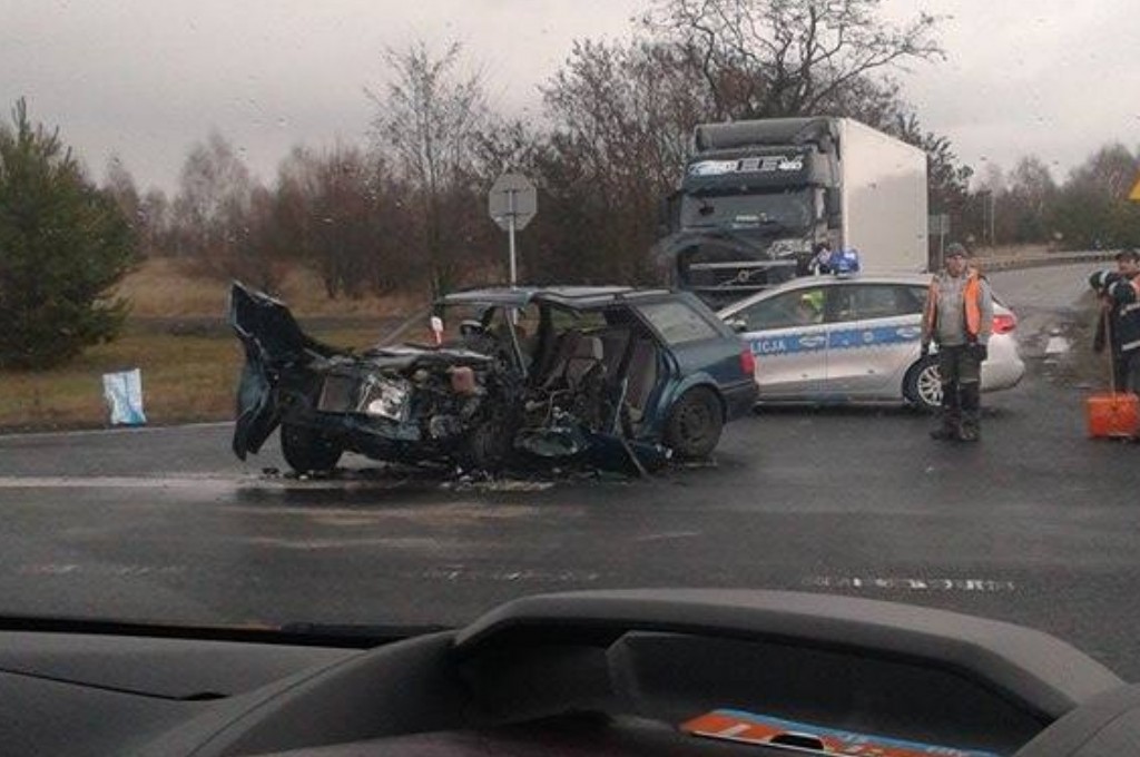 Lubartów: Zderzenie trzech pojazdów na obwodnicy. Jedna osoba ranna