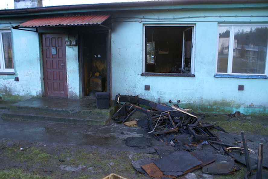Tomaszów Lubelski: Nocny pożar mieszkania. Jedna osoba została ranna