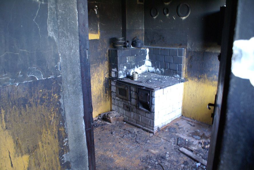 Tomaszów Lubelski: Nocny pożar mieszkania. Jedna osoba została ranna