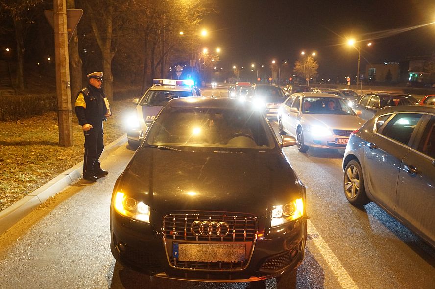 Lublin: Zderzył się z innym pojazdem i uciekł. Był tak pijany, że usnął na światłach