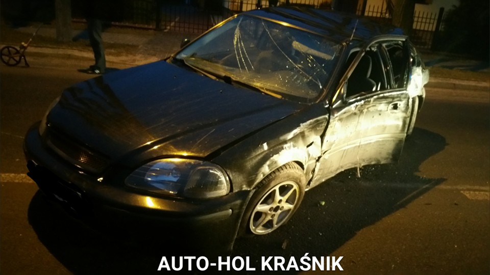 Kraśnik: Kolejny pijany kierowca na tej samej ulicy. Rozbił auto na drzewie