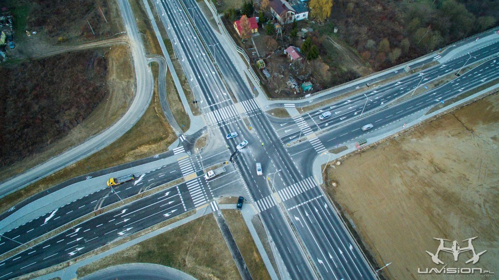 Ul. Bohaterów Września: Zderzenie dwóch aut na skrzyżowaniu. Jedna osoba trafiła do szpitala